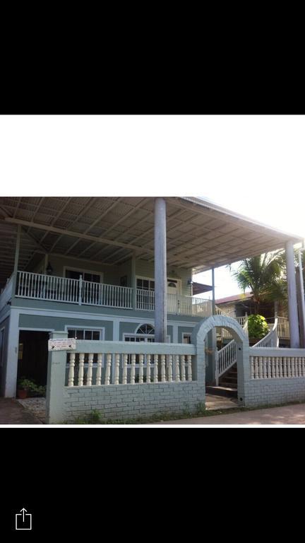 Cooper'S Inn Utila Exterior foto